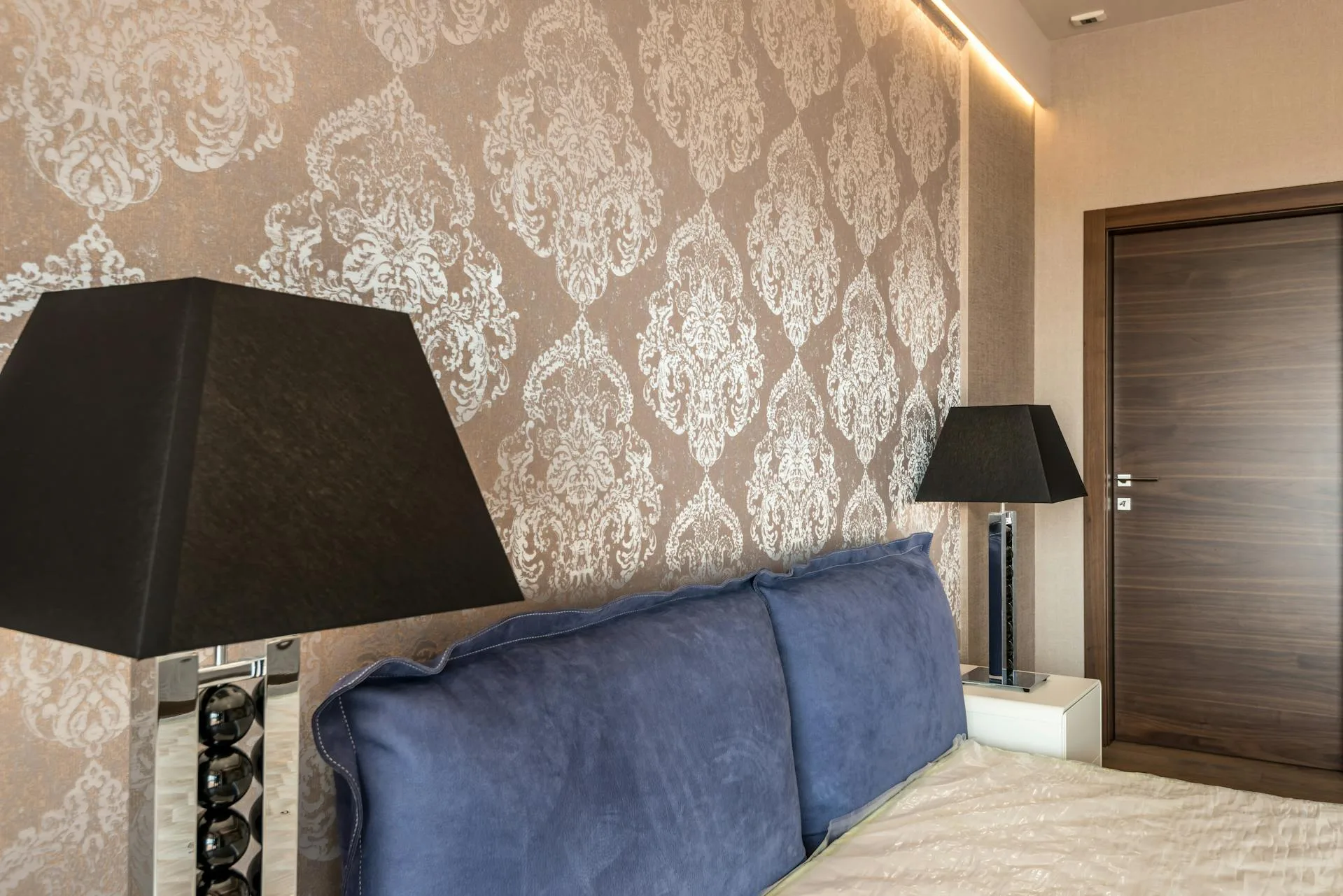 Commercial wallpaper installation for Los Angeles businesses