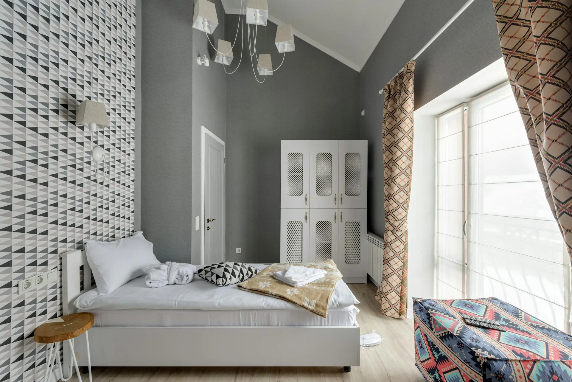 Professional wallpaper removal service in Los Angeles