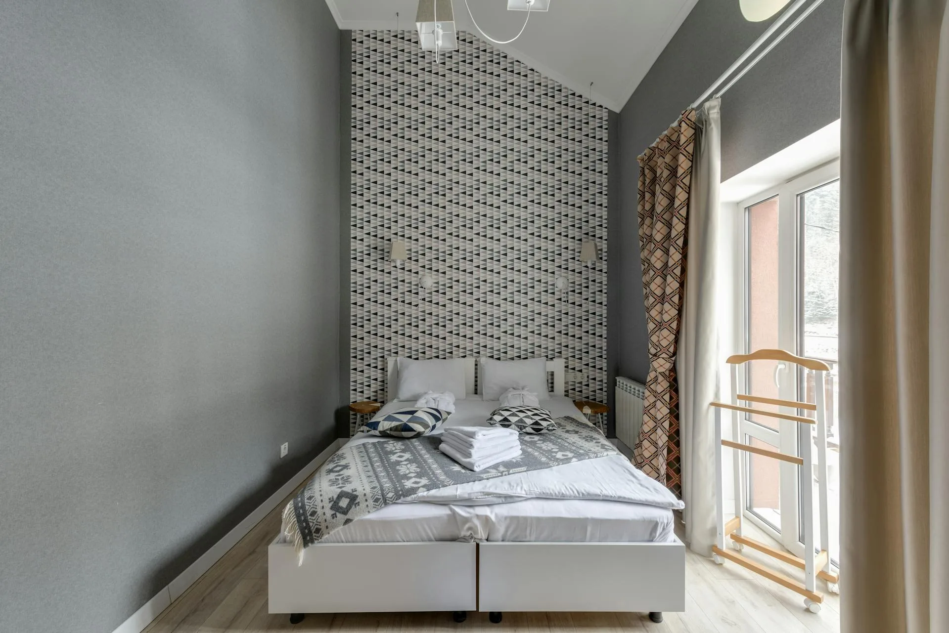 Professional wallpaper stripping service in Los Angeles